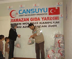 Bakü'deki yetimlere Cansuyu
