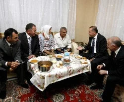 Başbakan Erdoğan komşuda iftar açtı
