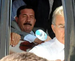 Baykal'a Şişe atan sıkı CHP'liymiş!