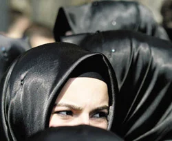 Belçika: Örtü yasağı yasadışı