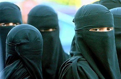 Burka giyene yardım yok