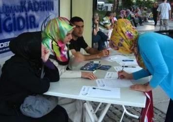 Bursa'da başörtüsü için imza