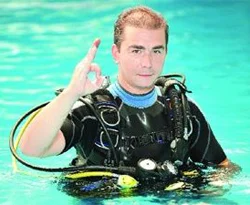 Cem Karabay, su altında dünya rekoru kırdı