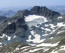 Kaçkarlar'a mevsimin ilk karı yağdı