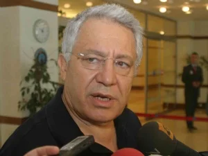 Livaneli, ödül verilmeyince köpürdü