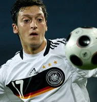 Mesut Özil'e ağır eleştiri