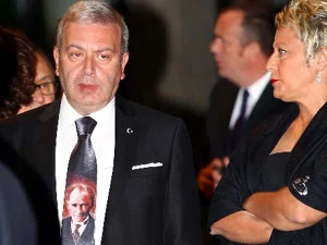 Osman Paksüt, Atatürk'e sarıldı