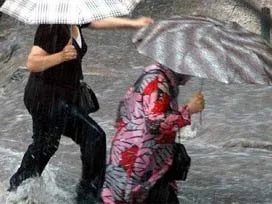Yağış alarmı servisleri erken kaldırıyor