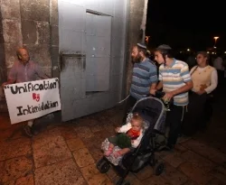 Yahudi'den pankartlı İsrail protestosu