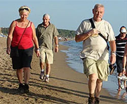 Yaşlı turistler Antalya'ya koşuyor