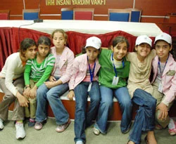 Yetimlerin bayramlığı Bağcılar Belediyesi'nden