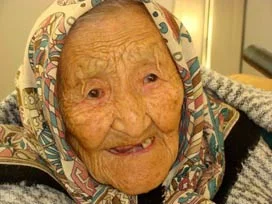 119 yaşında, tek başına