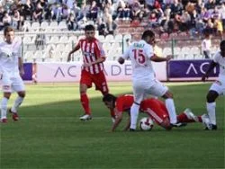 Atatürk Stadı'nın çimleri bakıma alındı