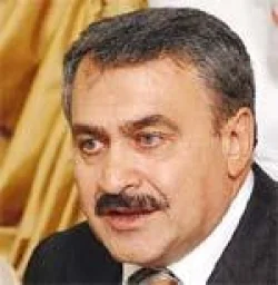 Bakan 'Gölet istiyoruz' pankartı ile karşılandı