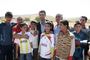 Bilge Köyü'nün çocukları Şükür ile maç yaptı
