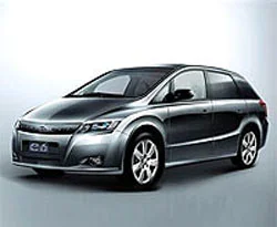 Bu otomobil elektrikle 400 km gidiyor