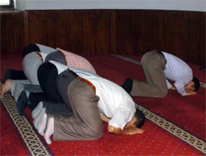 Camide Namaz kılmaya da domuz gribi yasağı (!)