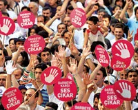 Darbeye karşı halk meydana iniyor!