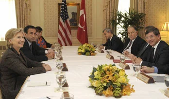 Davutoğlu, Clinton'la Bir Araya Geldi