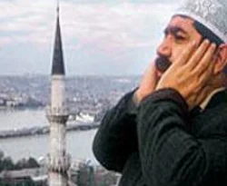 Ezan okuyan imamı vurmak gerekiyor