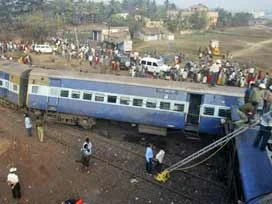 Hindistan'da tren kazası: 15 ölü