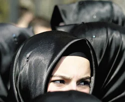 Hıristiyan öğretmenler başörtüsüne sahip çıktı