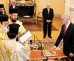İncil'e el basarak göreve başladı