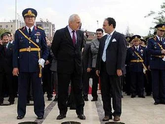 Korgeneral Öztürk ile Osman Baydemir tokalaşmadı