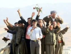 M.Kemal posterli protesto terörü