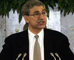 Mahkemeden Orhan Pamuk'u üzecek karar