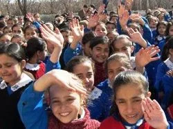 Okula gidebilmek için her gün 3 km yürüyorlar