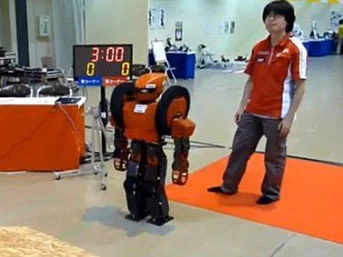 Otomobilden insana dönüşebilen robot