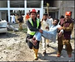 Pakistan'da patlama: 120 ölü