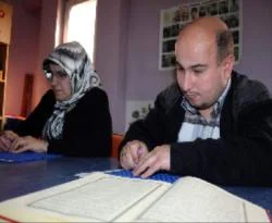 Parmak ucu ile Kur'an okuyacaklar