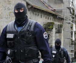 Polis PKK'nın Paris merkezini bastı