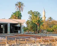 Rumlardan 'Hala Sultan'a saygısızlık