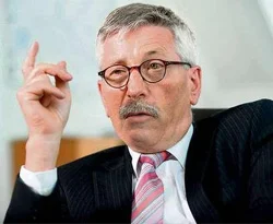 Sarazzin, Türkler'den özür diledi