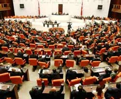 Tezkere Meclis'ten geçti!