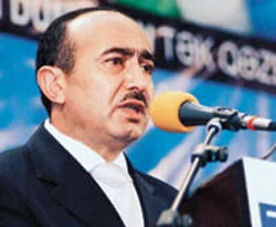 'Türk bayrağını hep aziz tuttuk'