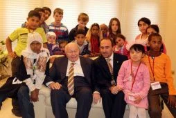 Ümmetin yetimleri Erbakan'ı ziyaret etti