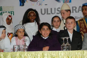 Yetimler duygulandırdı