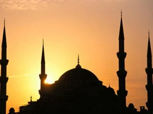 ABD, İran bağlantılı camilere el koyuyor