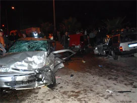 Adana'da faciaya ramak kaldı: 10 yaralı