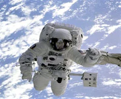 Atlantis astronotları uzay yürüyüşünde