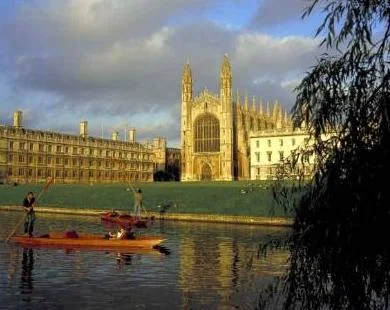 Cambridge tarihinde ilk peçeli mezuniyet