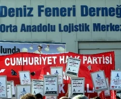 CHP'liler siyaseti bırakıp, Deniz Feneri'ne saldırdı