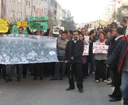 CHP ve Öymen'e yumurtalı protesto