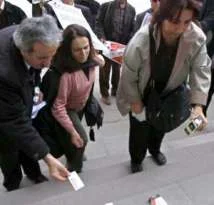 Emeklilerden ilaçlı protesto