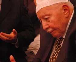 Erbakan, bayram namazını Hamidiye Camii'nde kıldı
