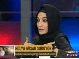 Feride, Avşar ve İdiz'in türban polemiği